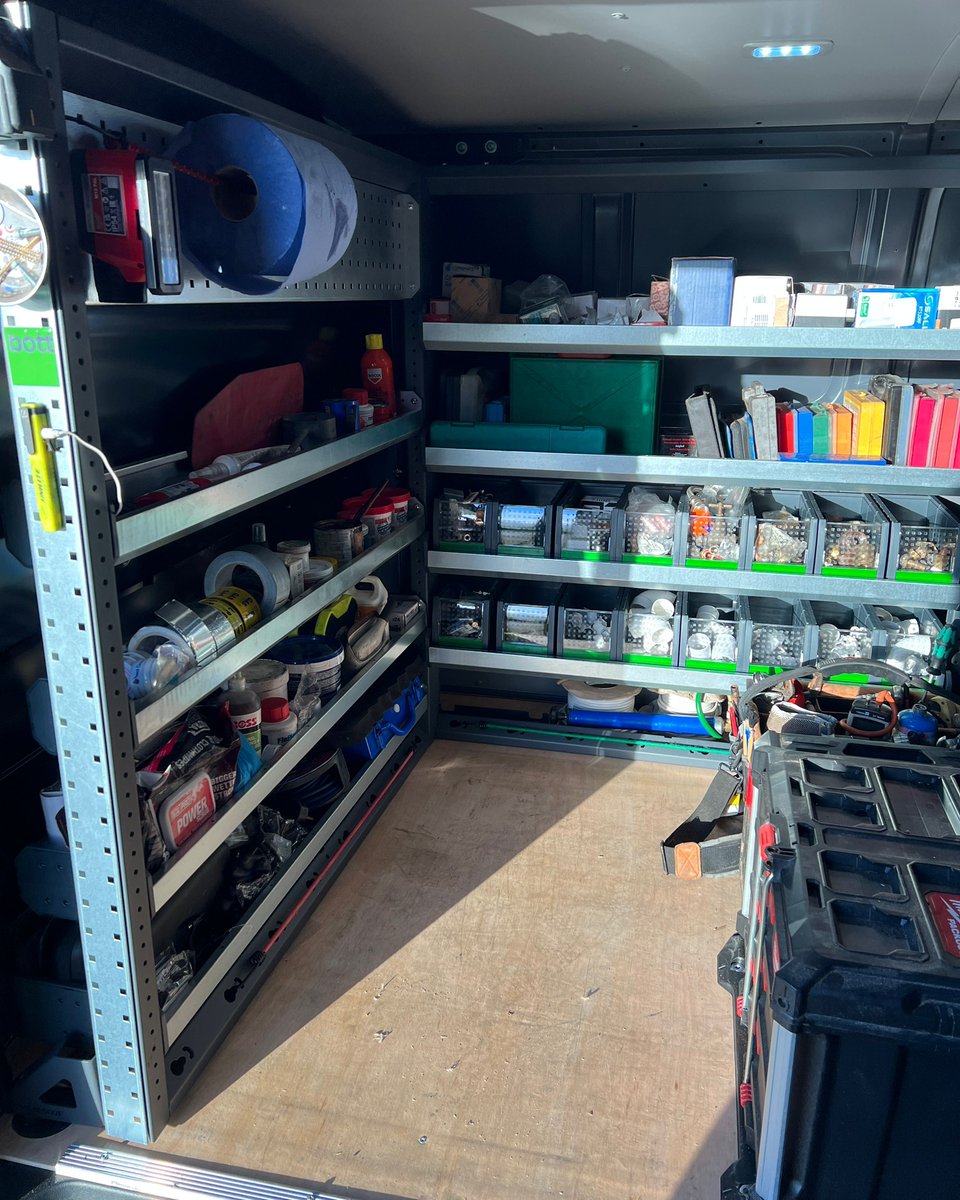 So much stored in such a small area! 🤯💯
⁣⁣⁣⁣
#vanracking #racking #vanstorage #vanshelving #tools #toolbox #festool #systainer3 #trade #vangoals #vanlife #onthetools #mechanical #plumbing #plumberlife #vw #volkswagen #bottmodulo3 #selffit #bottsmartvan #worksmartbott
