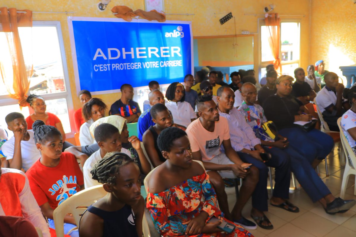 anfpg's tweet photo. 🔵 CAMPAGNE ANNUELLE DE SENSIBILISATION ET D'ADHESION | WOLEU-NTEM
Belle rencontre entre la délégation de l'#ANFPG et les joueurs et joueuses de l' Union sportive d'Oyem.
#Merci à la Direction de l'#USOYEM 🤝🏽. https://t.co/fjDtFxO4jm