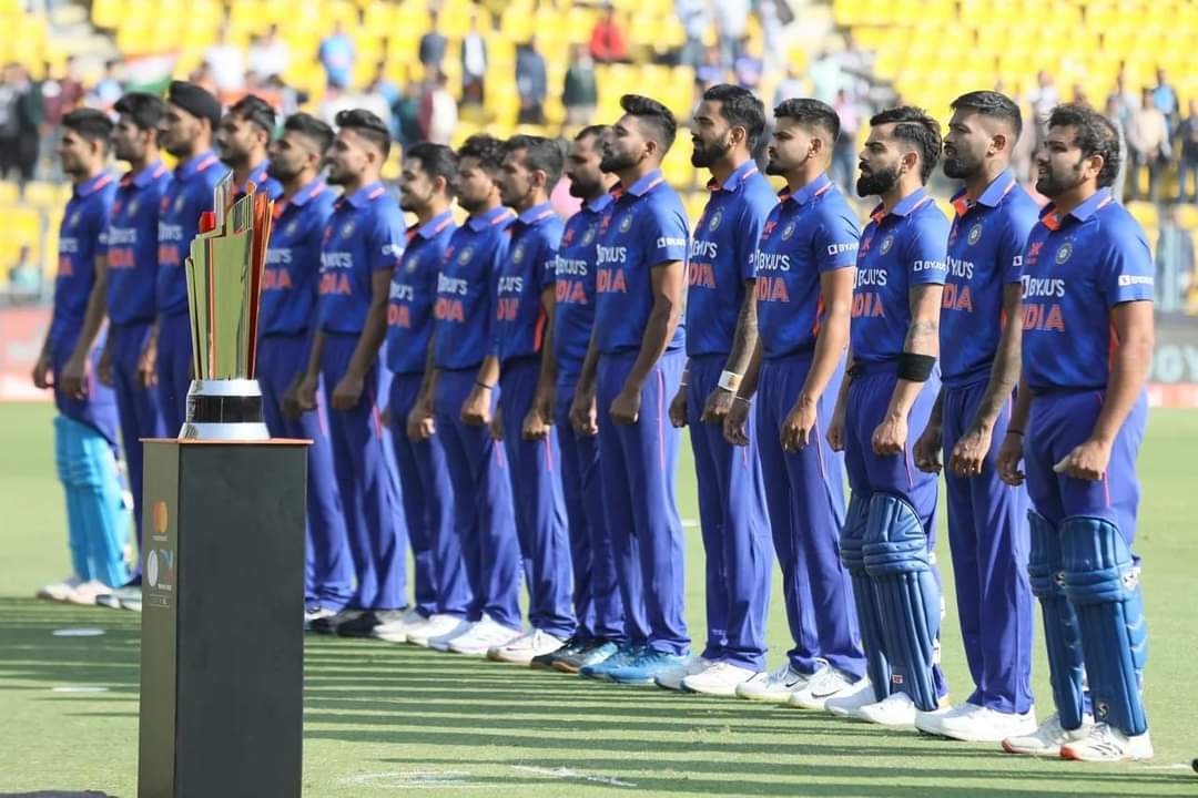 azharuddin_123's tweet photo. #विराट_कोहली का #शानदार_शतक और #उमरान_मलिक को #तूफान में उड़ी श्रीलंका | भारत ने #SriLanka को 65 रन से हराकर पहली जीत और 3 मैचों की #वनडे_सीरीज में 1-0 की बढ़त बनाने के लिए #टीम_इंडिया को #तहे_दिल से #मुब���रकबाद 
#INDvSL #Rohitsharma #viratkohli  #IndianCricketTeam
#INDvSL #King https://t.co/9FxOpkkSRX