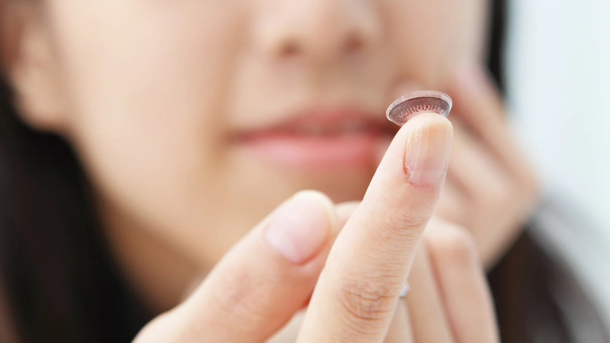 Contact lens wearers may get blurry contacts from time to time. Why does this happen? And how can you avoid it? Get the answers here!
lens.com/eyestyle/tips-…
#lens.com #lensdotcom #contactlenses #eyecare #eyehealth