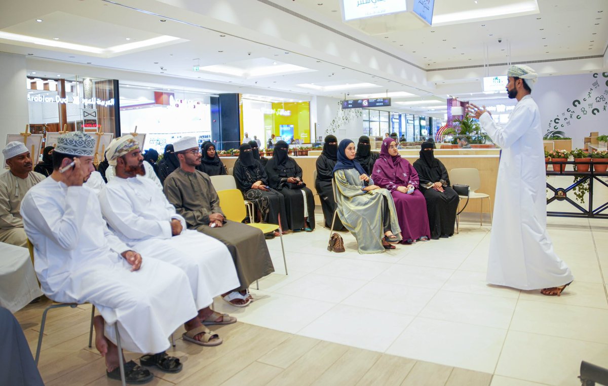 أولى الفعاليات المصاحبة لمهرجان الشرقية السينمائي بعنوان مسابقة "اصنع فيلمك" و ورشة التصوير السينمائي  بالهاتف المحمول قدمها المصوِّر سعيد الخمياسي
#مرحباين_عودة