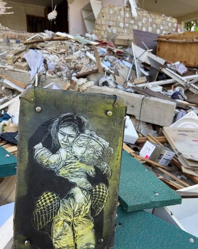 besstrasnij1's tweet photo. #UkraineUnderAttack #UkraineWillWin
#Art #StandWithUkraine #SupportUkraine #WarInUkraine #painter #paintings #artwork #War2023 #Bucha #BuchaMassacre
#Kyiv #Irpin
Christian Gemi C215 famous painter from France visited Kyiv/Kyiv region and made a new ArtWorks https://t.co/giq3j6vTzb