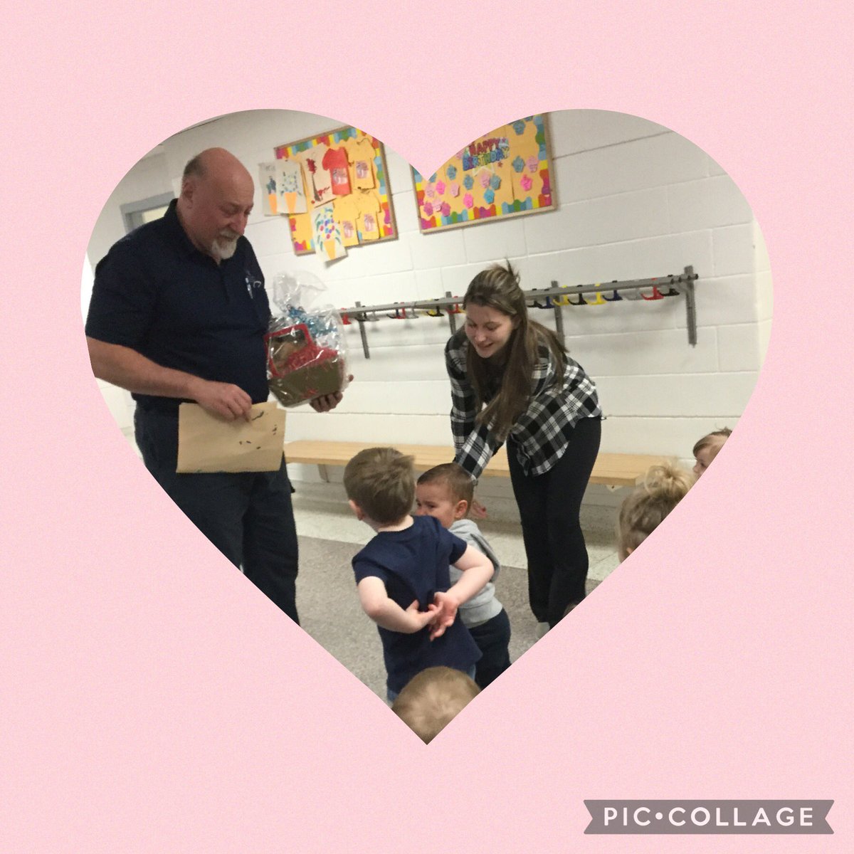 StonehavenELC's tweet photo. Preschoolers and Toddlers showing our appreciation to Mr. Scott. https://t.co/ODhpAzG1JV