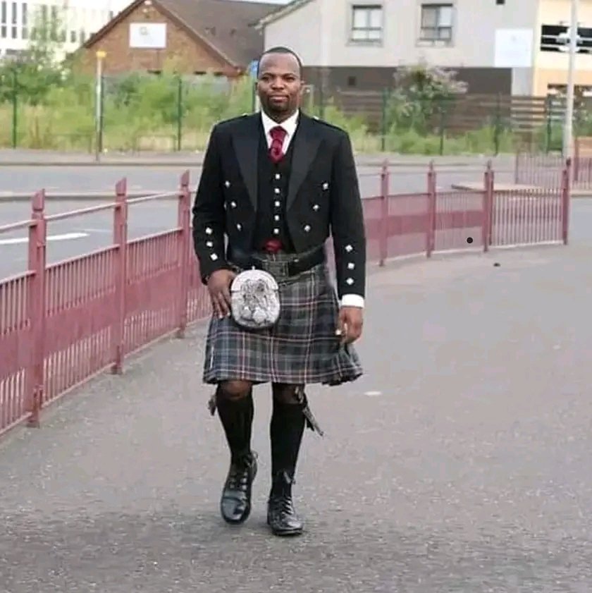 Wadau hii haijaenda. This dress code is a traditional dress code in Scotland for men. It's won during important days similar to huduma day in Kenya. I can confirm that MC Jessy (Jessy Jasper)  is not a member of LQBTQ ama inaitwaje...ile ya kugeuzana