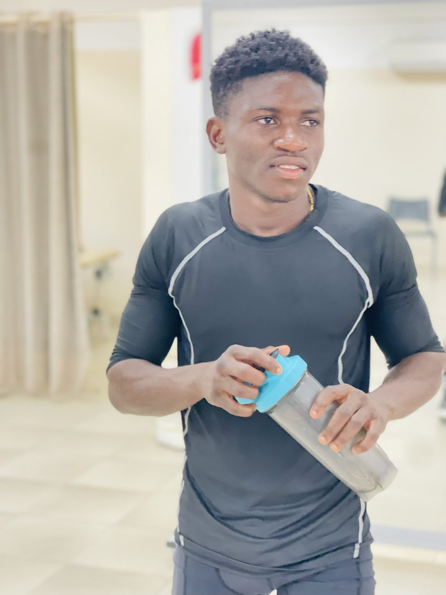 maryeetey_gs's tweet photo. Only by trying you can achieve.
Putting some work in. I love this game!
#teamaryeetey #winbase #winbasepromotions #boxingsocial #ghanaboxing #worldboxing #africanboxing #boxingafrica #trainingsession https://t.co/NysWobbYc6