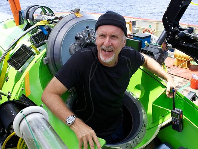 MultimediaPop's tweet photo. #DatosPOP - James Cameron, además de ser un cineasta, es un explorador marino 🤯😱. En el 2012, descendió al punto más profundo del océano Pacífico en el sumergible DEEPSEA CHALLENGER, casi 11 km de profundidad en la fosa de las Islas Marianas.
Fuente: https://t.co/0rljYbF8NW https://t.co/5JJnOlf6c7