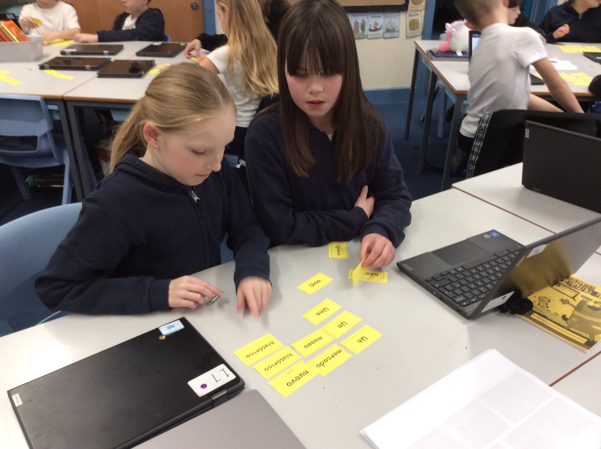 staynorHprimary's tweet photo. 🇪🇸Team Calder (yr5) are looking at adjective placement and adjective agreement- singular. @spanishwithmiss @eboractrust #mfl #ks2 #primaryspanish https://t.co/efFrtxtq2i