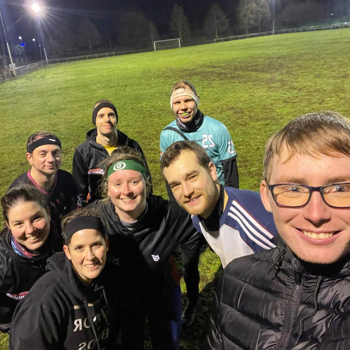 quadball_dus's tweet photo. Gestern konnten wir endlich das erste Mal dieses Jahr trainieren 🤩 Neben Koordinationsübungen und ein bisschen Wrappen haben wir viel Wuuzaaa gespielt und mit einer Runde Fitness an unseren Wabbeligen Weihnachts-Wampen ™️ gearbeitet 💪🏼 Der erste Ligaspieltag ist schon bald 😅 https://t.co/o6gJXnVJqc