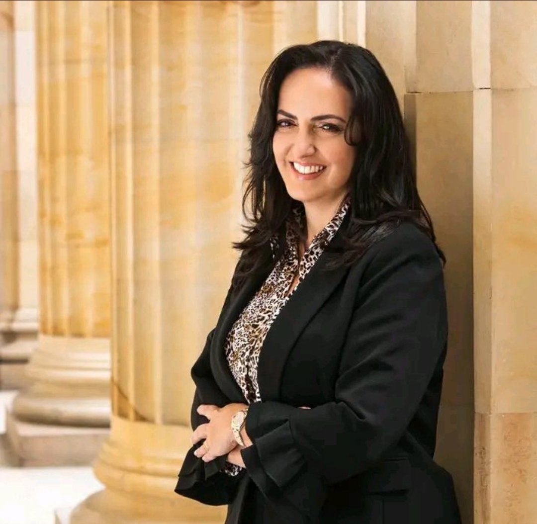 ¡RT si estas de acuerdo que nuestra dama de hierro <a href="/MariaFdaCabal/">María Fernanda Cabal</a> debe ser nuestra próxima Presidente de la República!