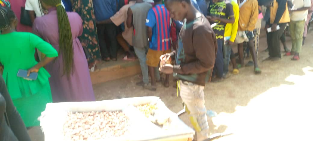 GovoteNg's tweet photo. Today at Gayam Ward in Nasarawa @GovoteNg champions mobilized citizens for #PVC collection & assisted them in resolving complaints.
Impressive turn out & lots of people got their PVCs.
Tomorrow is another day, #Get5VotingPartners to collect their PVCs
#NigeriaDecides2023 https://t.co/YoGIXVwx6z