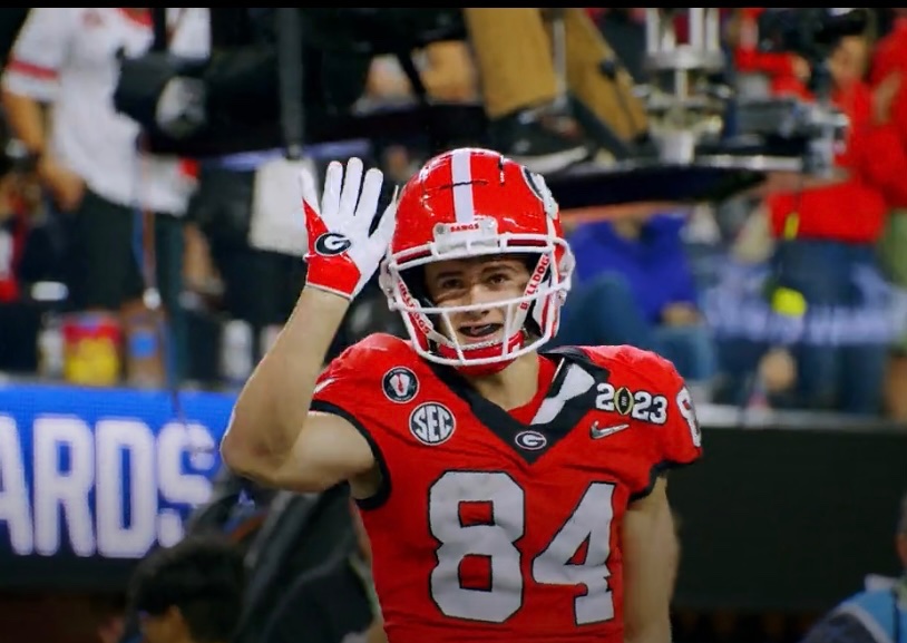 SportingLedger's tweet photo. @laddmcconkey02 Hi!
#UGAvsTCU #Touchdown #HELLO https://t.co/edgu9nAJ2V