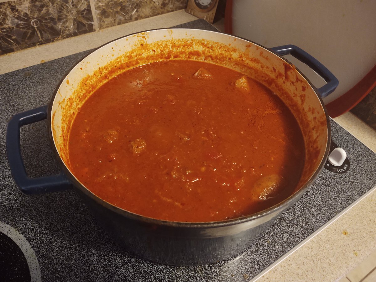Dawnfrnj's tweet image. My 8 quart pot is filled with sauce/gravy w/ sausage and homemade meatballs. I think I overdid it. Not unusual. Time to freeze some and treat the neighbors. And no recipe. I let the spirits of my Italian ancestors guide me #itssauce #itsgravy #Jerseyitalian #italianamerican