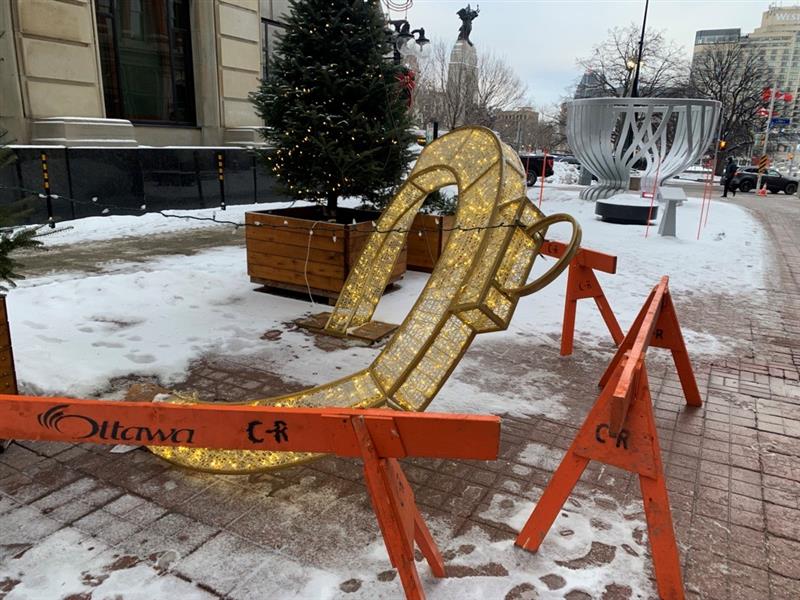 SparksStreet's tweet photo. Monday Jan. 9, last night, several of our seasonal 3-D light pieces were damaged beyond repair. Most disturbing, the person or persons caused great damage to Statue of Joy, a much-loved sculpture that's been on Sparks Street for decades. 

If you've any info: info@sparkslive.com https://t.co/suLzh08lHO