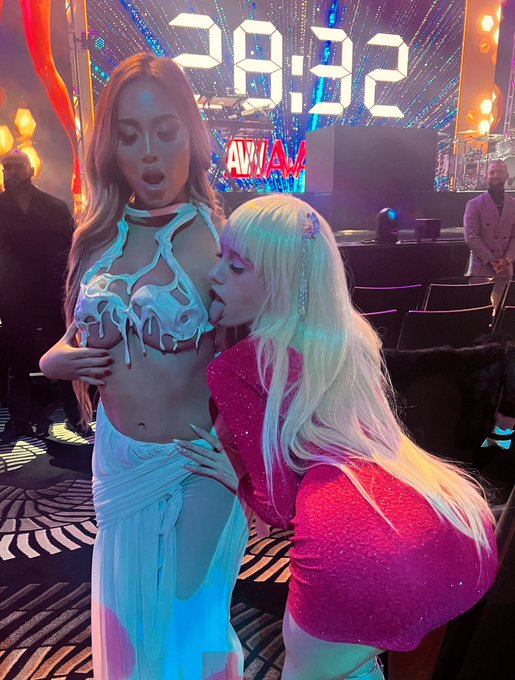 I looove wigs! It&rsquo;s cool my fans &amp; friends were doing double takes all week not realizing it&rsquo;s me at