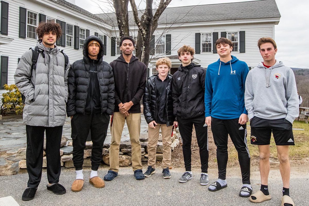 South Kent School welcomes back our students after the Holiday Break to kick off the 3rd quarter! #BoysAreBack #SouthKentSchool