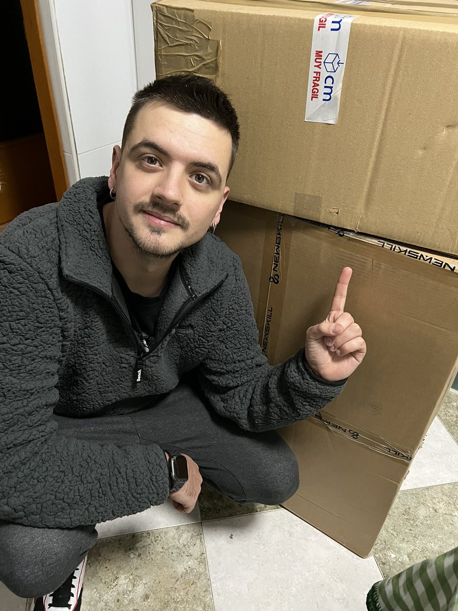 AnubixDr's tweet photo. Muchas gracias a @KOI y a @InfoJobs por estos regalos!!! Queréis ver el opening en directo? #becakoi https://t.co/0Sxe9lFf19