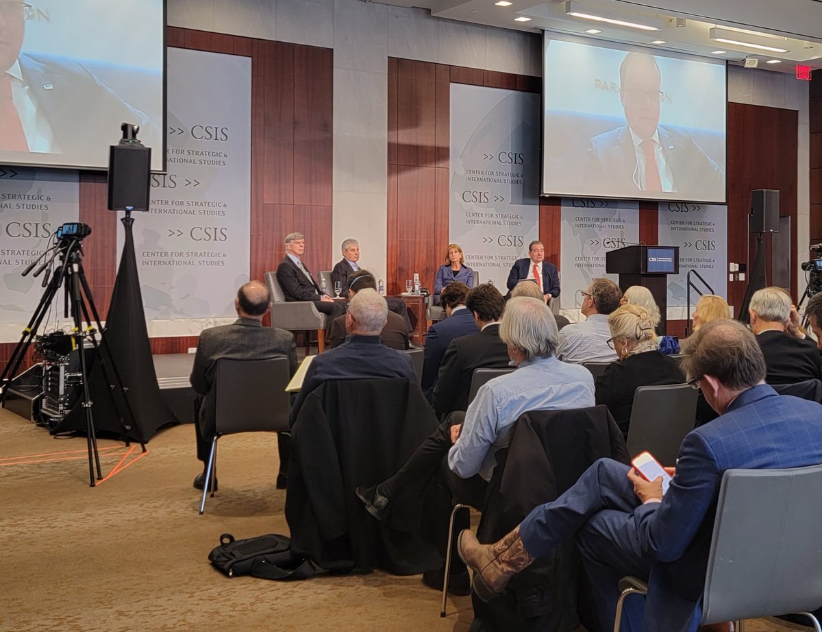 Now at @CSIS for live #Ukraine program looking at economic reform, reconstruction and investment with @danrunde. 
#SlavaUkraini #UkraineReconstruction #RussianInvasion