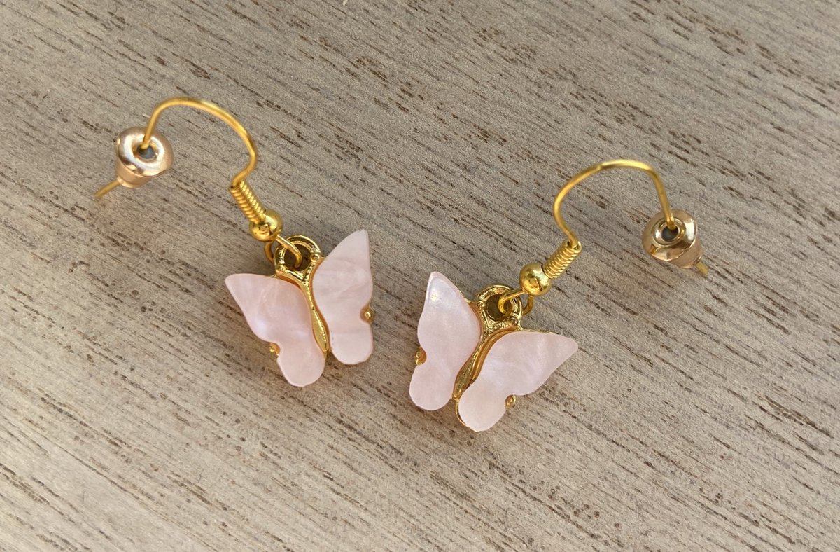 🚨Valentines/GALentines Day is approaching!!🚨

Why not treat your loved ones/besties to some beautiful butterfly earrings this Valentines Day, February 14th!!😍🦋

Discount code+Shop below 👇🏻