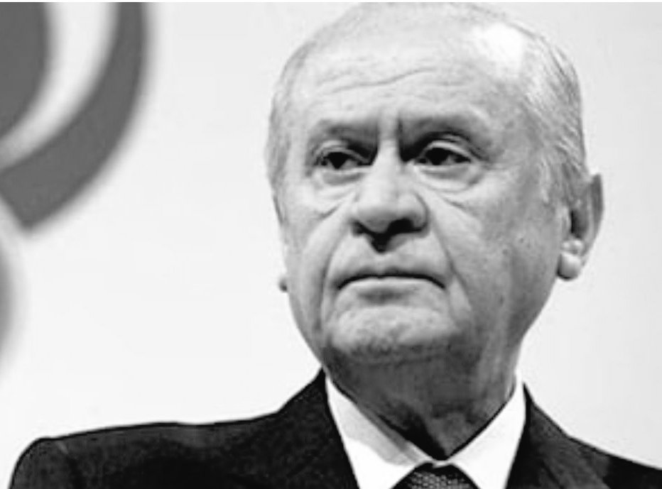 Mezar başında video çekip yayınlayanlar, sürekli ajitasyon yapanlar, gözyaşı dökerken kayda aldıranlar esasen fırsatçı vampirlerdir.
Bizim vampirlerle işimiz olmayacaktır.
#LiderBahçeli