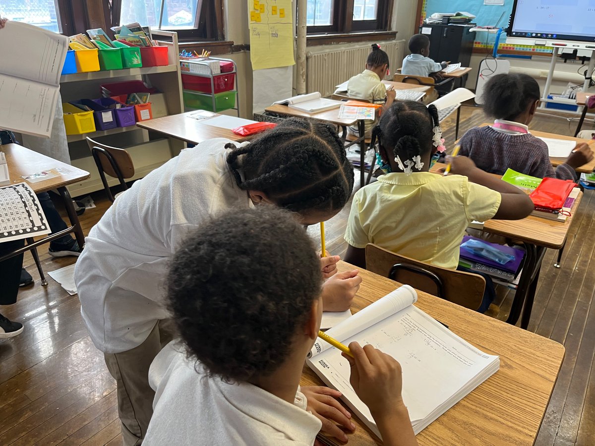 Rhonda28teach's tweet photo. Classmates helping classmates!!! This makes teaching worth it, when your students can support each other!! #itsathirkellthing @TDpscd https://t.co/QpAuP5iUaG