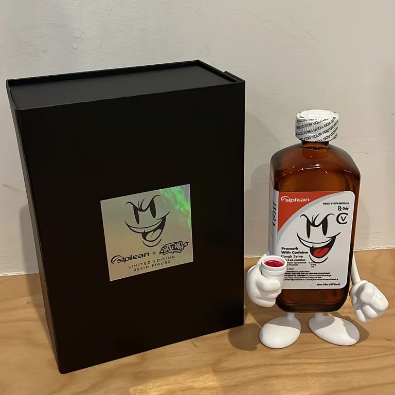 SipleanClothing's tweet photo. Siplean X @SketOne "Act" figure is available now in very limited quantities. Head to the webshop to get yours
https://t.co/rwHQ4mnDKJ https://t.co/rveGXf7YoP