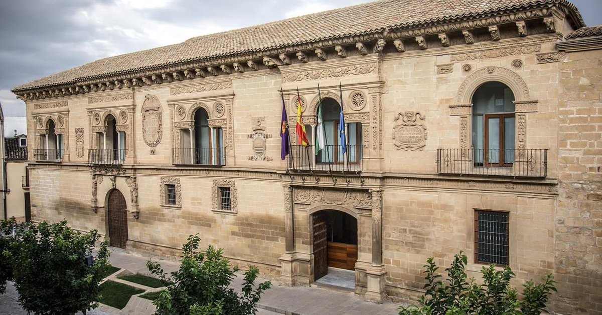 Ciudades Patrimonio (@grupocphe) on Twitter photo #Baeza "De la ciudad moruna tras las murallas viejas, yo contemplo la tarde silenciosa, a solas con mi sombra y con mi pena. El río va corriendo, entre sombrías huertas y grises olivares, por los alegres campos de Baeza".
Antonio Machado dejó huella en <a href="/AytoBaeza/">Ayuntamiento Baeza</a> #Baeza "De la ciudad moruna tras las murallas viejas, yo contemplo la tarde silenciosa, a solas con mi sombra y con mi pena. El río va corriendo, entre sombrías huertas y grises olivares, por los alegres campos de Baeza".
Antonio Machado dejó huella en <a href="/AytoBaeza/">Ayuntamiento Baeza</a>