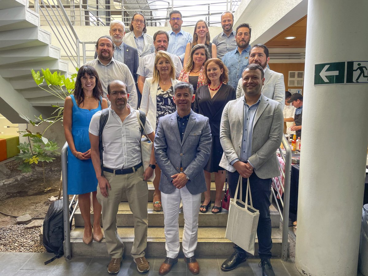 Vrid_Unab's tweet photo. 👏🔵Es un orgullo reconocer, junto a @soste_unab, a nuestros investigadores e investigadoras @uandresbello por su destacada contribución a los Objetivos de Desarrollo Sostenible ✅🌱.

📸Gracias a nuestra comunidad #UNAB por acompañarnos en este momento 👏.

#InvestigaciónUNAB https://t.co/2LGwwawnRF