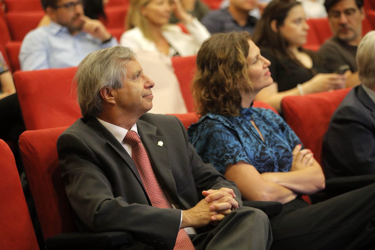 Vrid_Unab's tweet photo. 👏🔵Es un orgullo reconocer, junto a @soste_unab, a nuestros investigadores e investigadoras @uandresbello por su destacada contribución a los Objetivos de Desarrollo Sostenible ✅🌱.

📸Gracias a nuestra comunidad #UNAB por acompañarnos en este momento 👏.

#InvestigaciónUNAB https://t.co/2LGwwawnRF