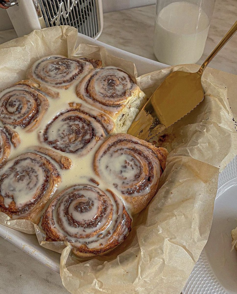 cinnamon rolls <3
