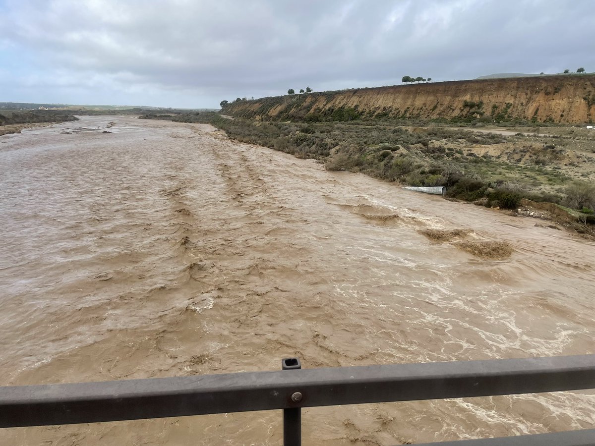 SBCFireInfo's tweet photo. Sisquoc river near tepesquet in northern Santa Barbara County is flowing. https://t.co/Nhaip1AgW7