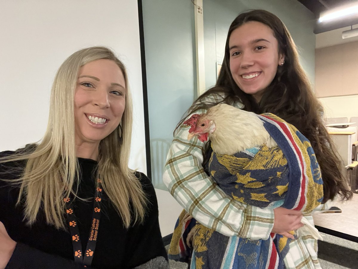 NEXTCoordinator's tweet photo. Mentorship students completed their fall semester culminating presentations today, which included….a chicken! 🐔 Thanks to Heal Animal Rescue for letting us borrow Penny. She was a hit! https://t.co/zhkowDevEc