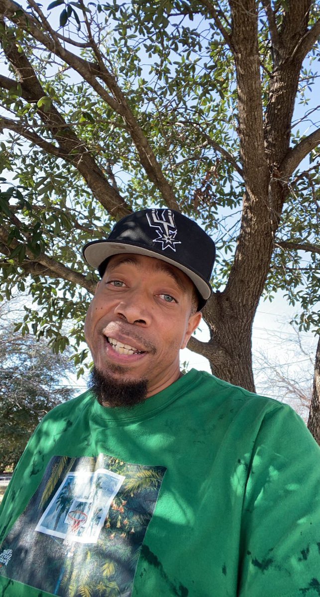 BlackRenascence's tweet photo. They let me out! Now let me get some Sun. #JordanRetro3 #PineGreen https://t.co/yzJ8fs9MQt