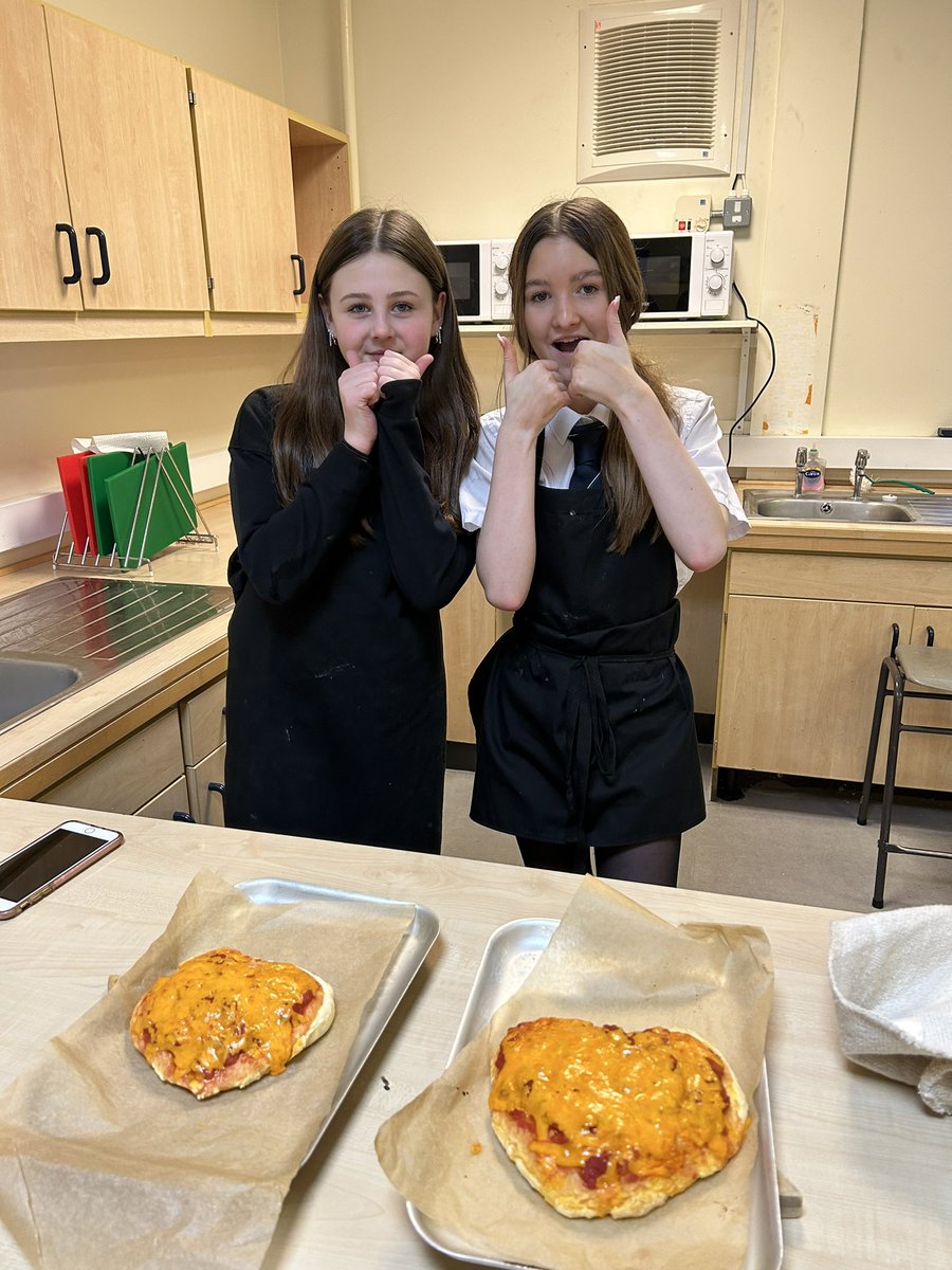 Our new rotation of S2s have started this week and they were all super excited to be back! They have been making Scone-Based Pizzas and some even got creative and made it into the shape of a heart🍕🧡
