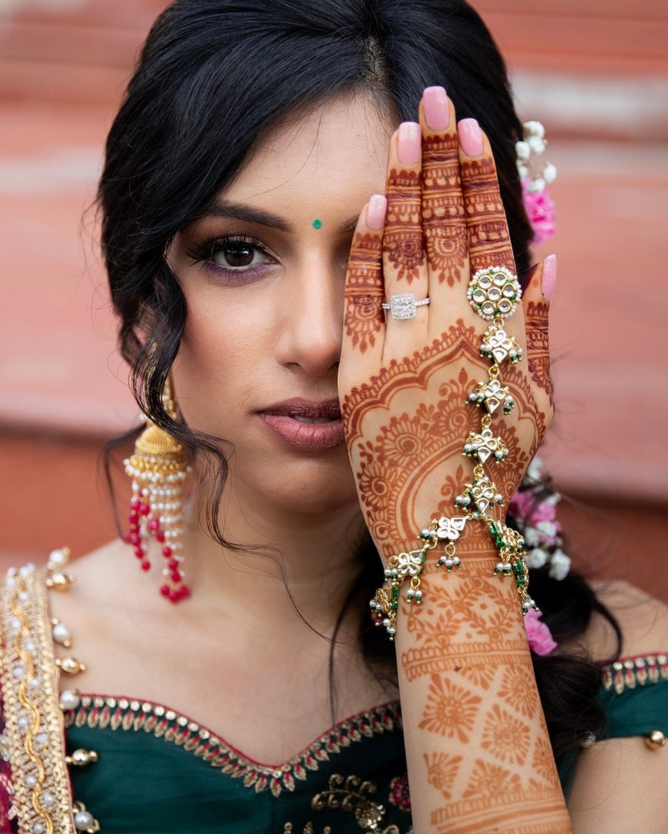 LeCapeWeddings's tweet photo. Gah! Her makeup! Divine! https://t.co/GXpXFAbfsX