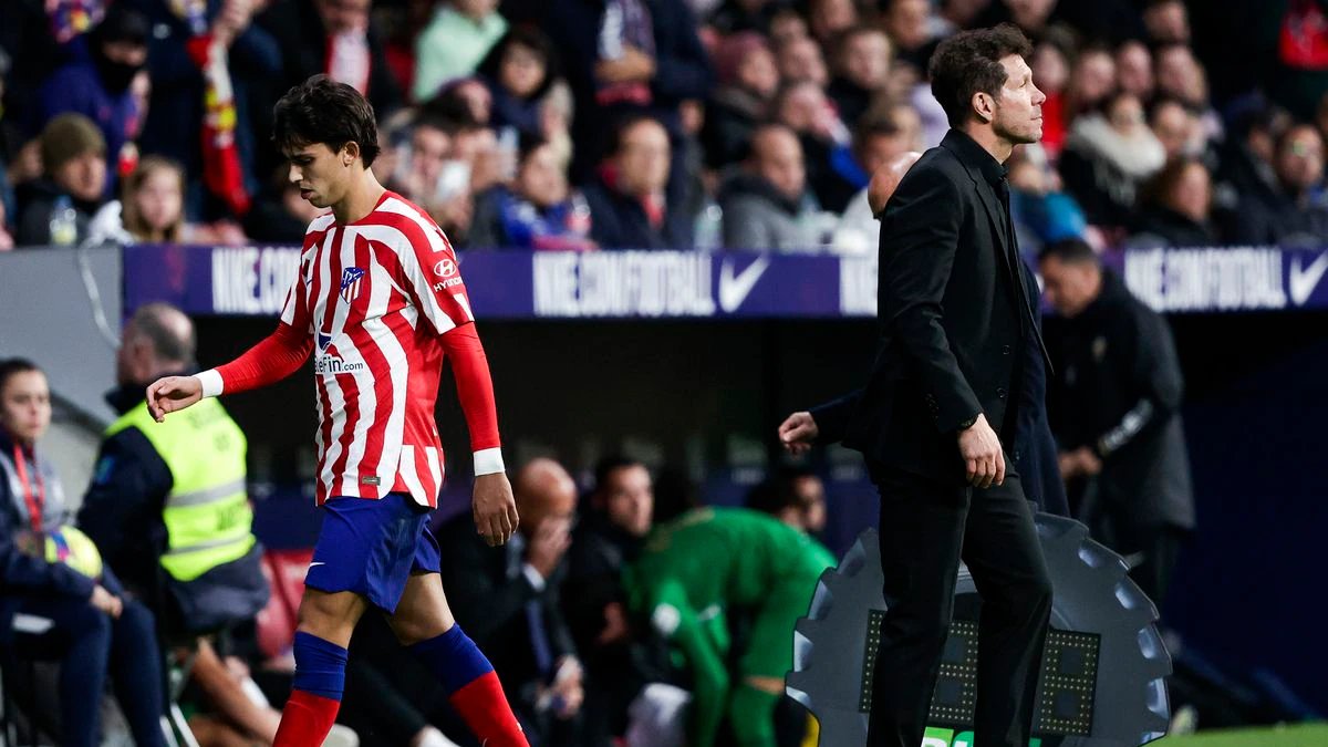 Ahora que Joao Félix sale cedido al Chelsea, conviene recordar que su fichaje y salida (no definitiva) forman parte de una política de fichajes que comenzó en 2017

Año de cambios a todos los niveles (estadio, logo, dirección deportiva...) que marca la caída a nivel competitivo🧵