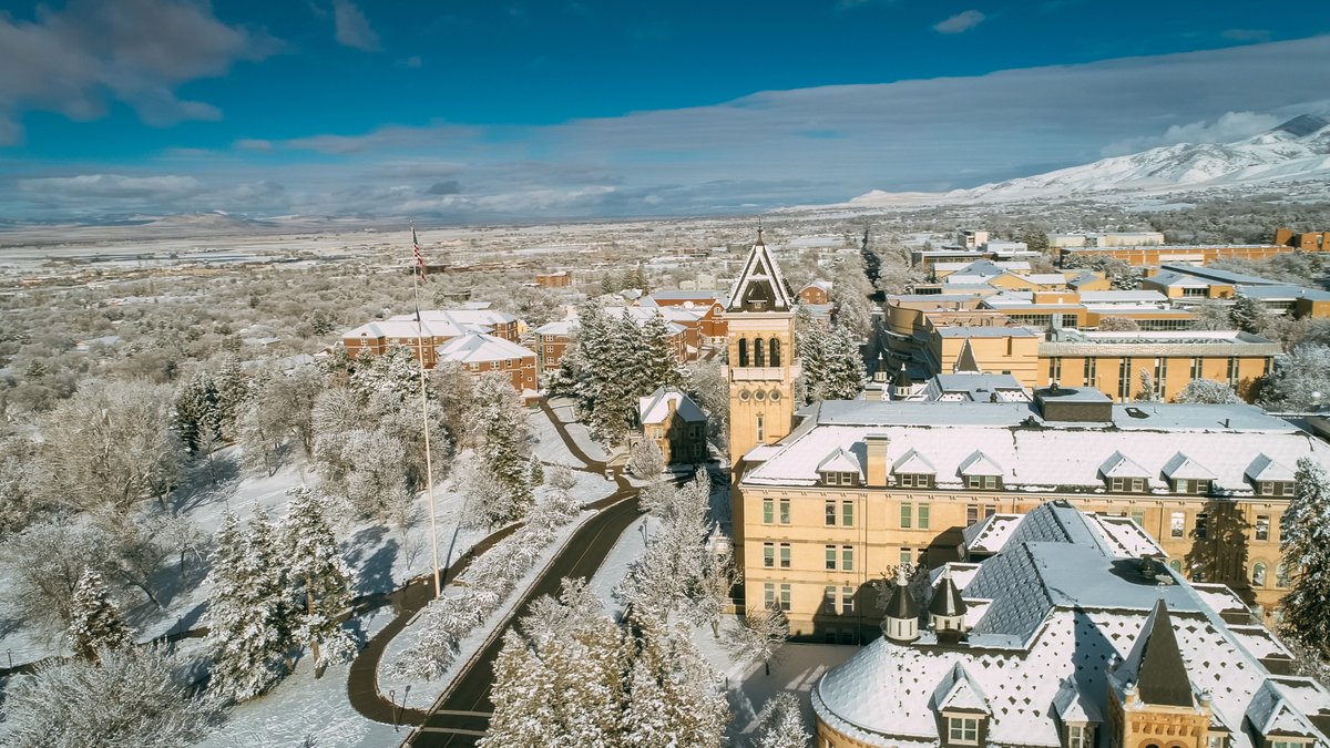 USU_facilities's tweet photo. A rare view of this beauty from the south. Breathtaking!!!   #winter #campus #usu #oldmain #usuoldmain #facilities #facilitiesmanagement #landscape #logan #utah #aggiepride @USUAggies @UtahStateAlumni https://t.co/G09lyV6d7d