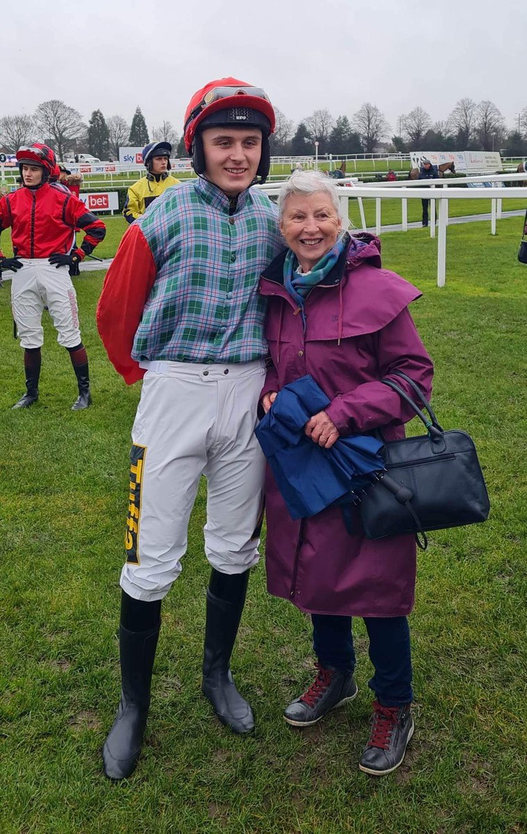 Jack Wilmot with Monica Wakefield before the race at Doncaster today.

The last time Monica was in the parade ring with these colours, she was leading up myself and Sea Pigeon to win the Ebor Handicap in 1979!