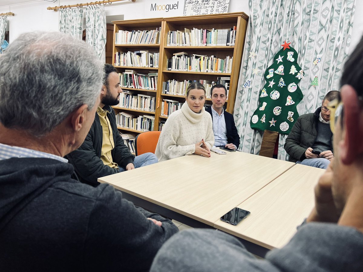 PPdeMallorca's tweet image. Els problemes que preocupen a la gent, les necessitats i les oportunitats d’un poble com #Mancor de la Vall. Reunió avui de la junta directiva amb la presidenta @MargaProhens i @Ll_Galmes. El #canvi ja és aquí.