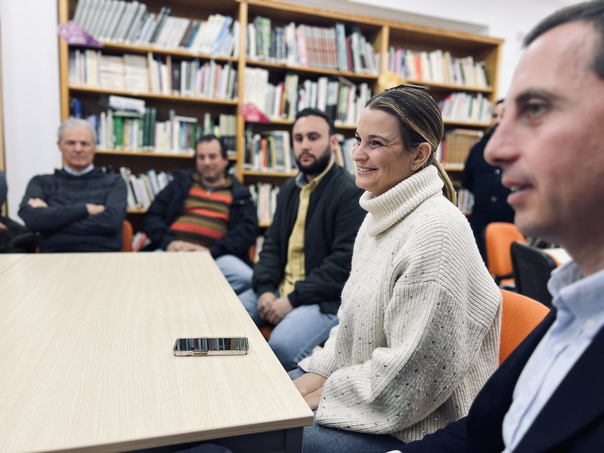 PPdeMallorca's tweet image. Els problemes que preocupen a la gent, les necessitats i les oportunitats d’un poble com #Mancor de la Vall. Reunió avui de la junta directiva amb la presidenta @MargaProhens i @Ll_Galmes. El #canvi ja és aquí.