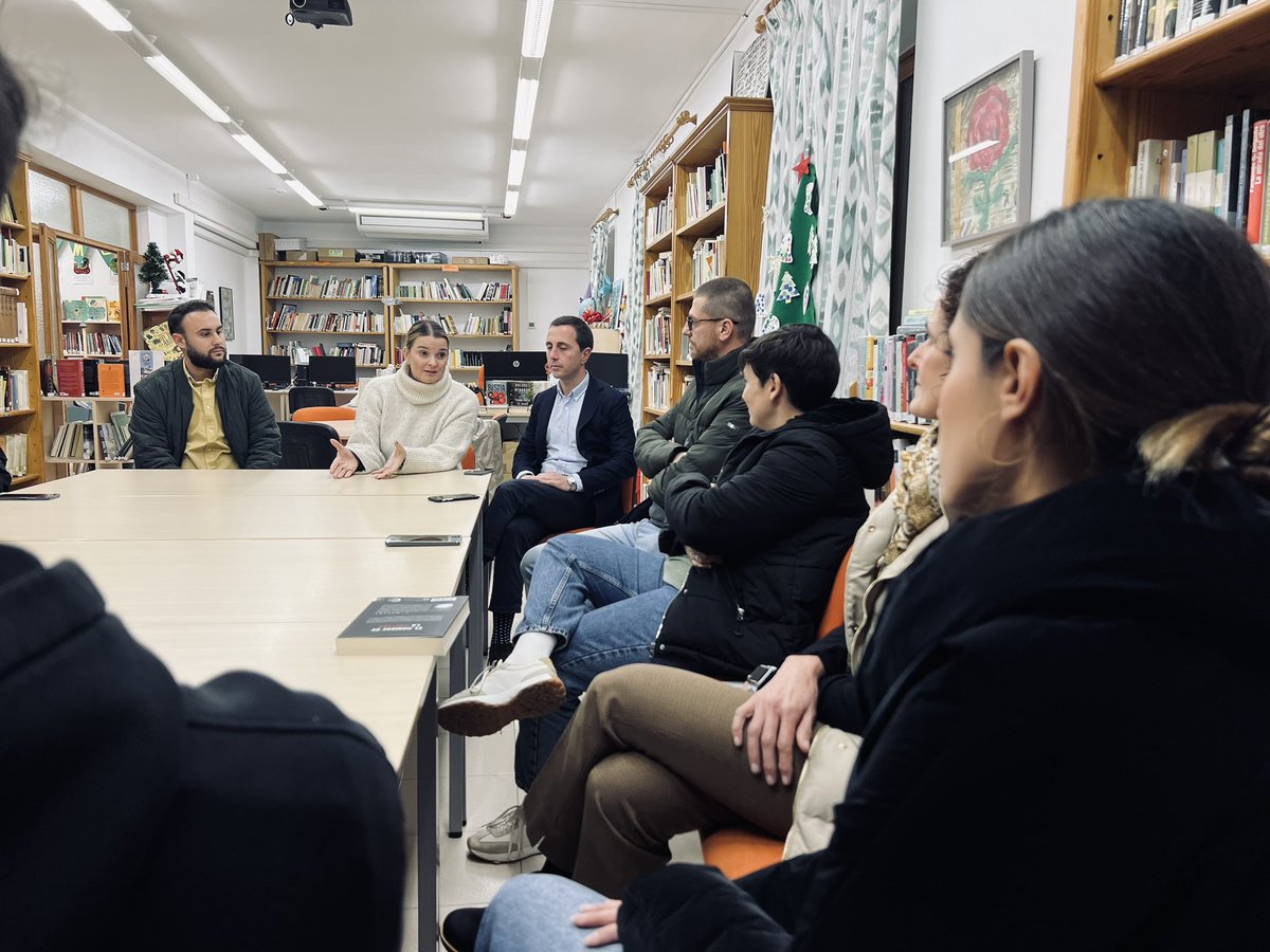 PPdeMallorca's tweet image. Els problemes que preocupen a la gent, les necessitats i les oportunitats d’un poble com #Mancor de la Vall. Reunió avui de la junta directiva amb la presidenta @MargaProhens i @Ll_Galmes. El #canvi ja és aquí.