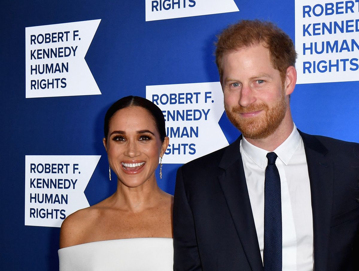 DesertLoneAngel's tweet image. The most disliked couple on both sides of the pond
#HarryisaBackstabbingLiar
#MeghanMarkleisaLiar 
#HarryandMeghanExposed