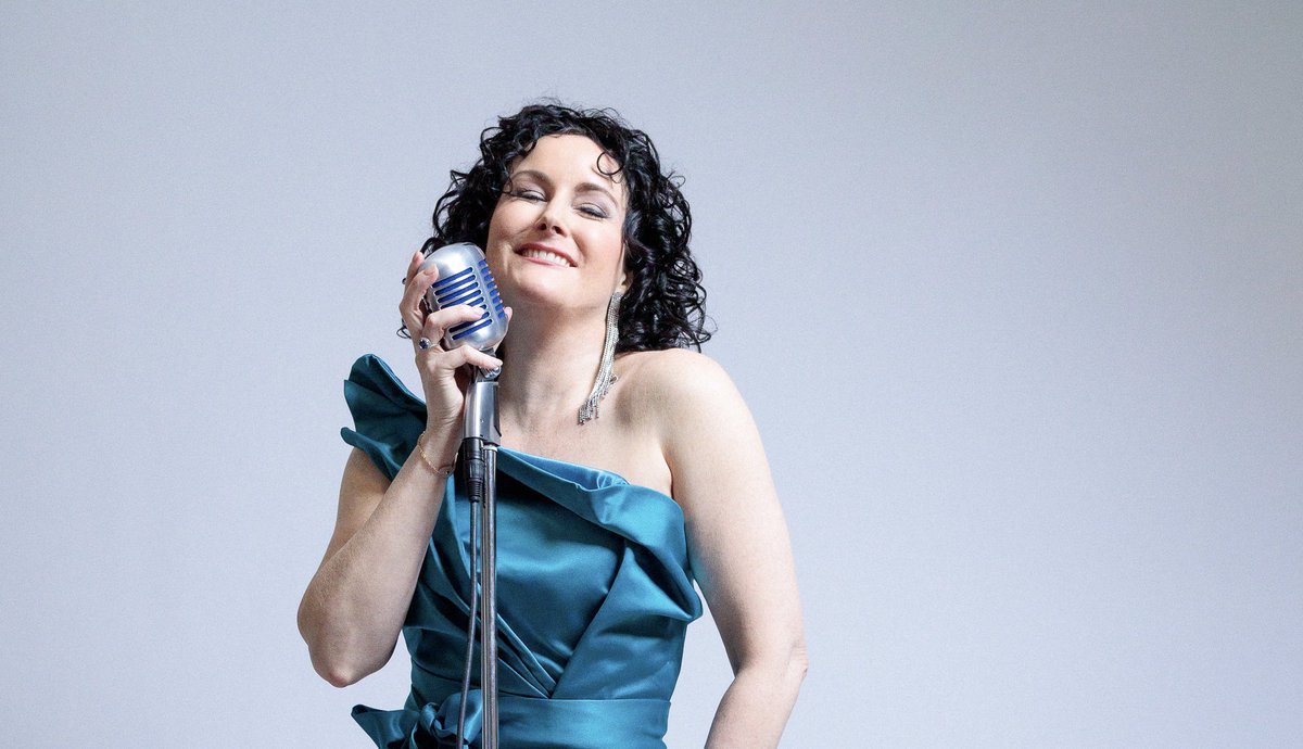 DotTimeRecords's tweet photo. Lizzie Thomas will be releasing the first single from her upcoming album Duo Encounters on January 27th! Pre-save “My Foolish Heart” featuring Russell Malone here: https://t.co/MNVpJvRZa9
📷 @TheikPhoto
#lizziethomas #russellmalone #myfoolishheart #jazzduo #duoencounters https://t.co/2etg3VmlDb