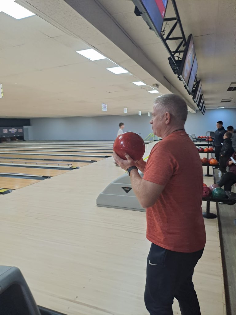 Hollyhouse45's tweet image. Back after the Xmas break to a relaxing game of Bowling!! Happy New Year to you all. #SocialSkills #TurnTaking #Connect #Give #Beactive