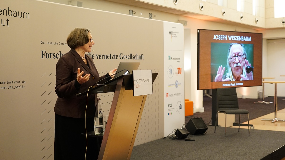 JWI_Berlin's tweet photo. Start in das Weizenbaum-Jubiläumsjahr #W100: In ihrer Festrede ging Prof. Dr. Christiane Floyd, Zeitzeugin und Freundin Joseph Weizenbaums, eindrucksvoll auf Leben und Wirken des #KI-Kritikers ein. Abgerundet wurde der festliche Auftakt mit Musik, die er persönlich sehr mochte. https://t.co/RiDuhd1rAz
