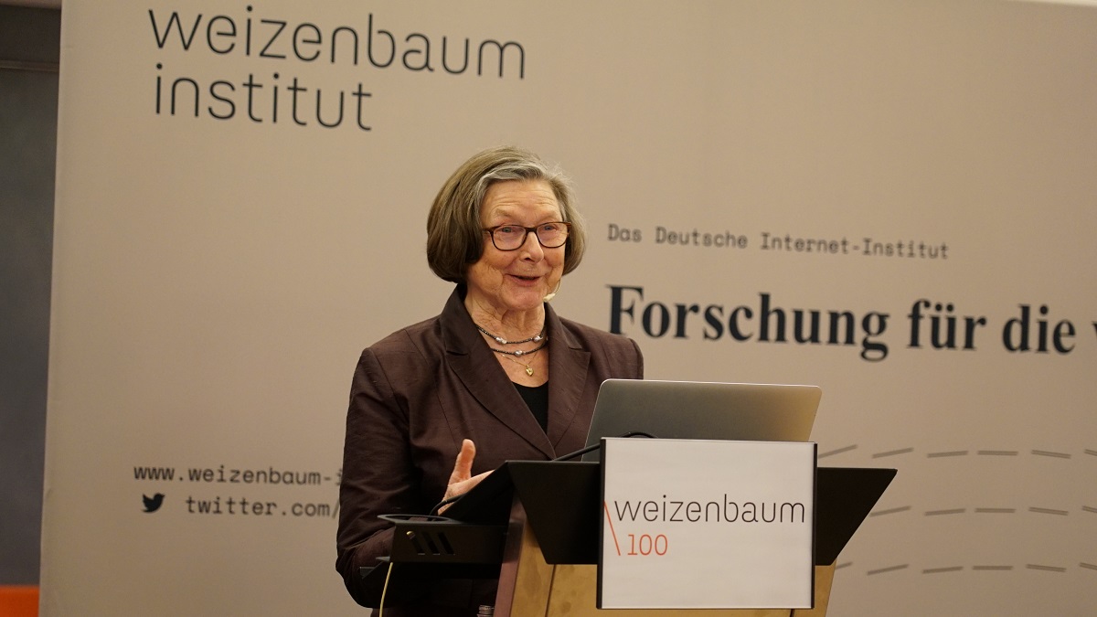 JWI_Berlin's tweet photo. Start in das Weizenbaum-Jubiläumsjahr #W100: In ihrer Festrede ging Prof. Dr. Christiane Floyd, Zeitzeugin und Freundin Joseph Weizenbaums, eindrucksvoll auf Leben und Wirken des #KI-Kritikers ein. Abgerundet wurde der festliche Auftakt mit Musik, die er persönlich sehr mochte. https://t.co/RiDuhd1rAz
