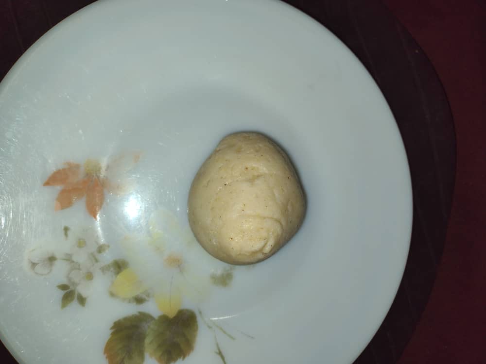 kenkeyindex's tweet photo. We spent 3 months weighing kenkey by the gram, but it took just one look at this 2-cedi banku (kenkey's cousin) that someone sent today to know that naaaaah, this ain't right. Is this what #2022 is bringing?
#Shrinkflation #SeeingIsBelieving #Filifili #KenkeyIndex #eyeballingit https://t.co/GPdMmHaL7F