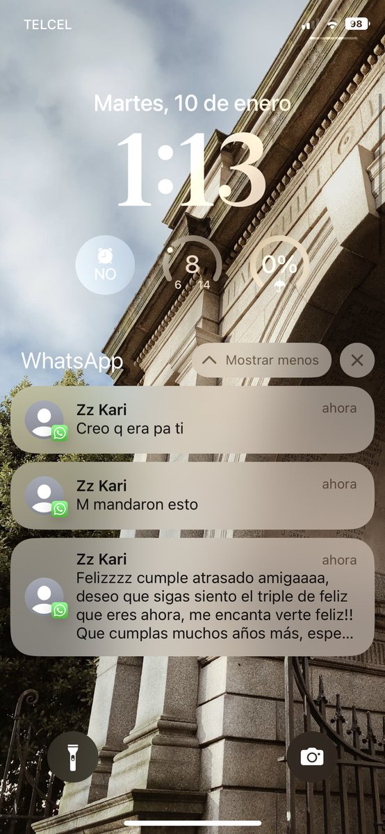 karinaferraezz's tweet photo. El wey q tiene mi número del teléfono q me robaron al menos es buen pedo y me envía los msjs que me mandan a ese número 
JAJAJAJAJAJA https://t.co/CilTr0zNzx