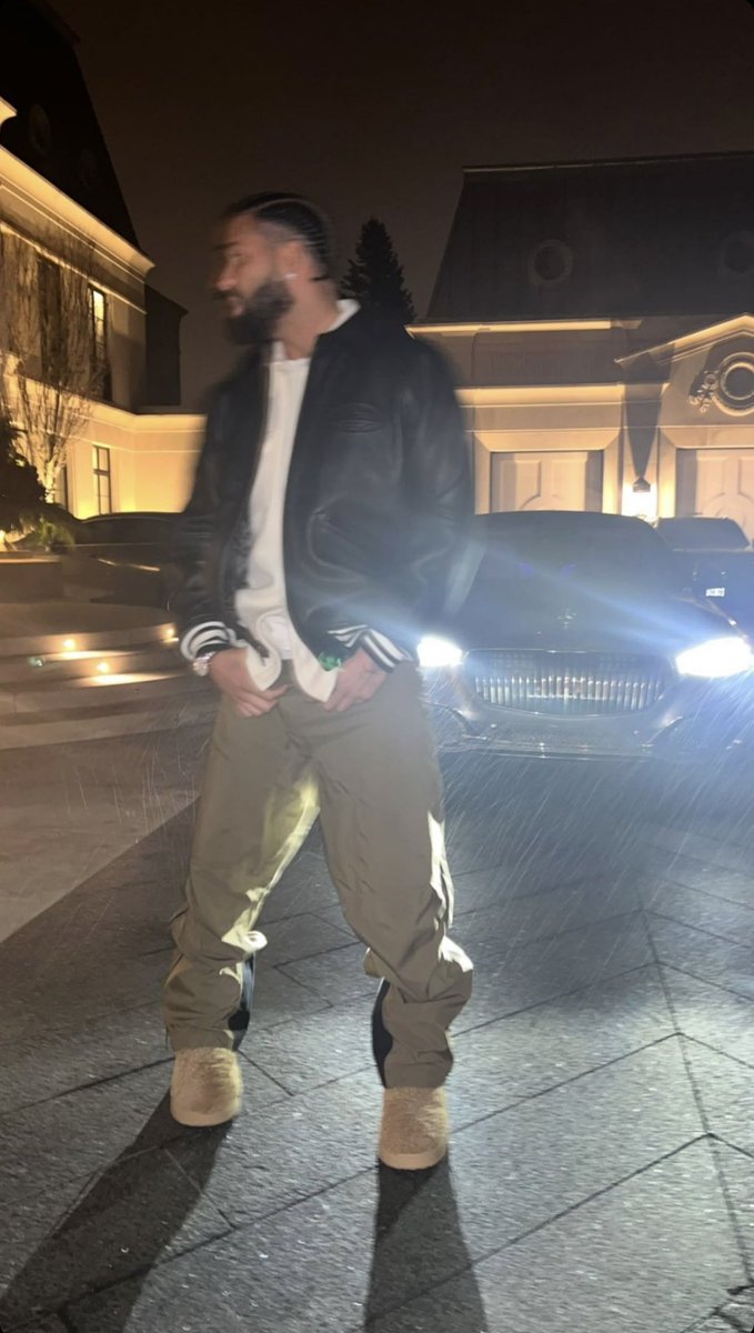 nevanquavo's tweet photo. Yo mister foster how was your break https://t.co/YMb45AZZyE