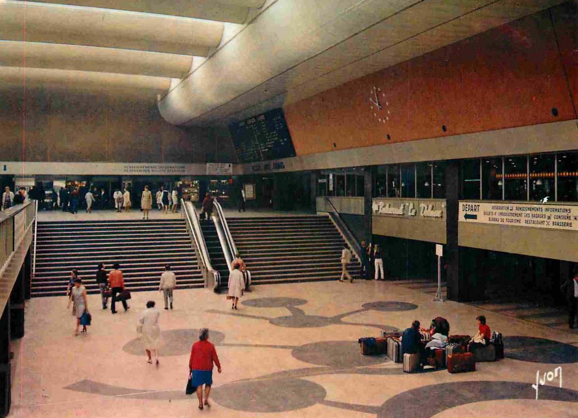 Memoire2cite's tweet photo. 75 Paris la gare Maine Montparnasse de l'architecte Etienne Tricaud et la SIGM de juin 1966 au printemps 1969, il a aussi construit, la gare TGV de Lorient https://t.co/Bex7eUdDwQ