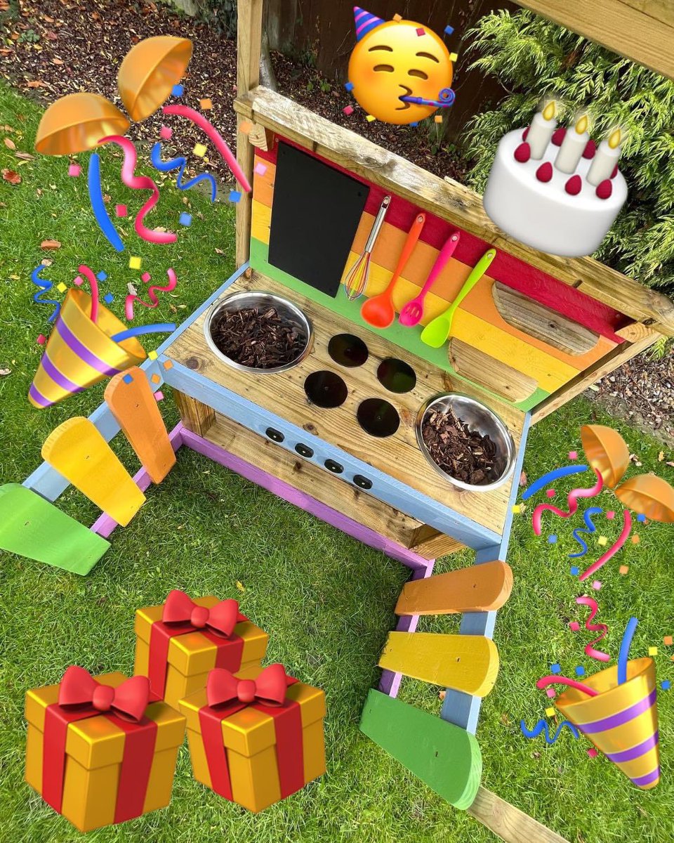 milliesmudkitch's tweet photo. 2023 is off to a flying start with a succession of birthday orders. What a way to brighten up those dull early months 🎊🎉🥳🎁🎂

#birthday #mudkitchen #playoutdoors https://t.co/vvIHq6tT9I
